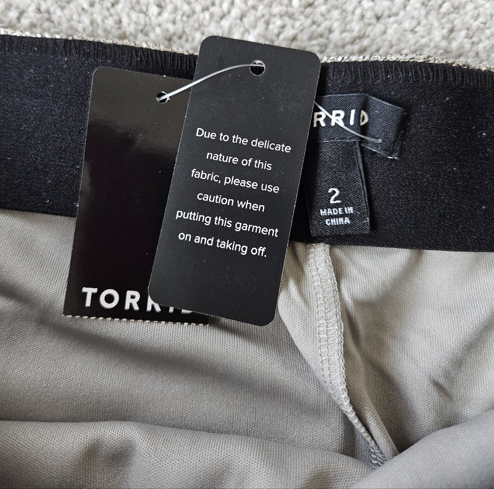 Torrid plus foil knit tulip hem mini skirt, 2XL, silver - Picture 8 of 12